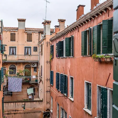 Live In The Heart Of Apartment Venice
